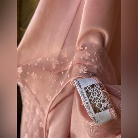 Vintage 70s Pink Nightgown with Sheer Floral Lace and Keyhole The Fashion Place - Picture 11 of 14